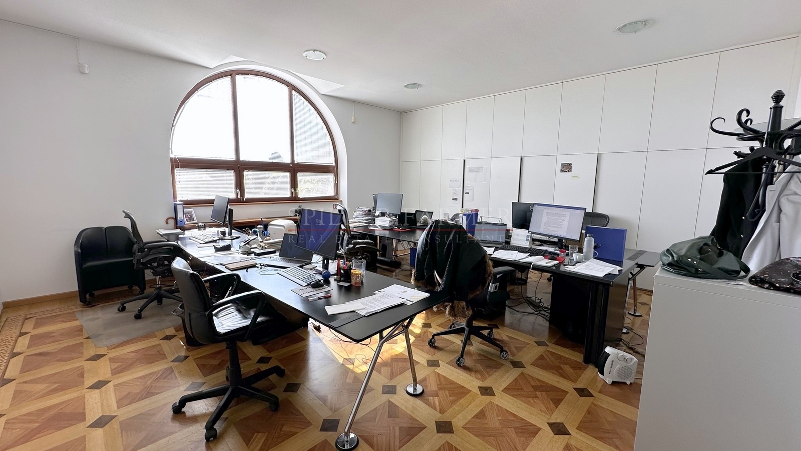 A descriptive alt text