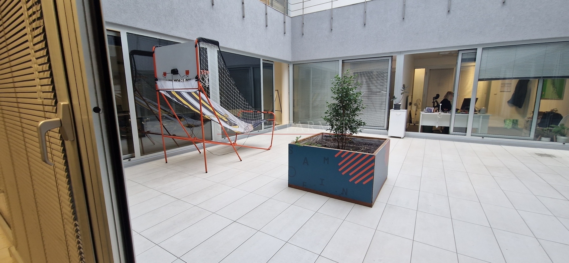 A descriptive alt text